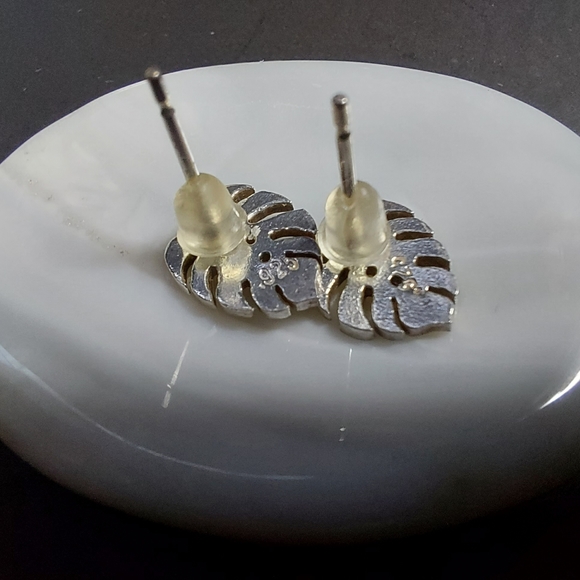 Handcrafted 925 silver monstera earrings - Picture 3 of 4